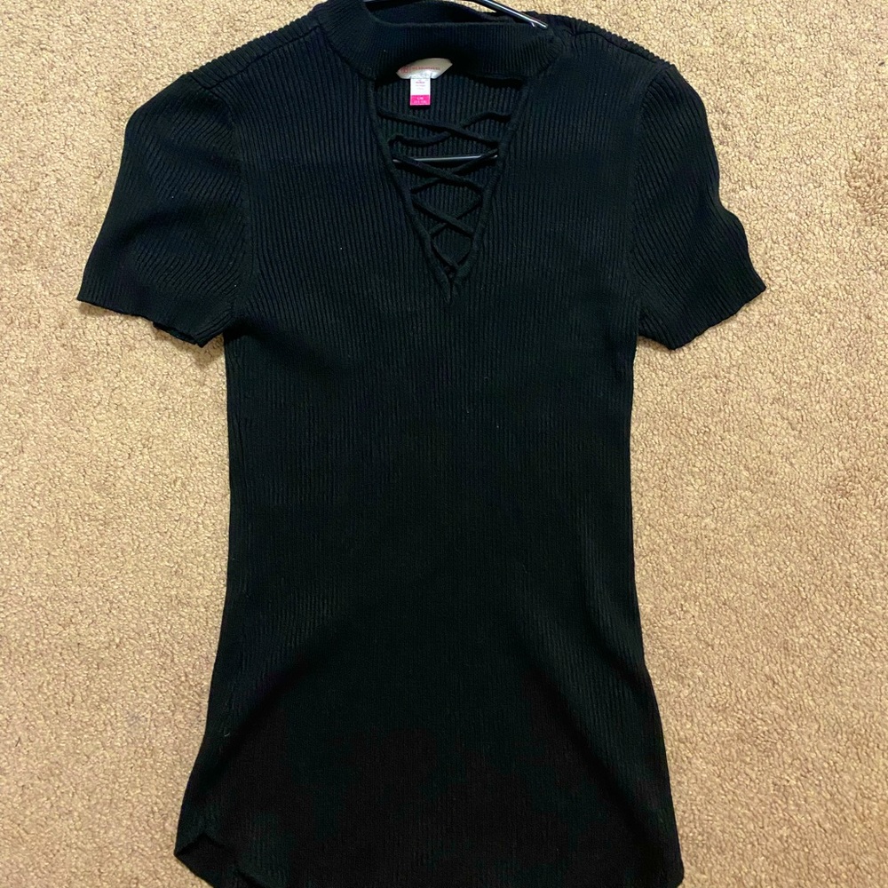 Black V-Neck laced neck